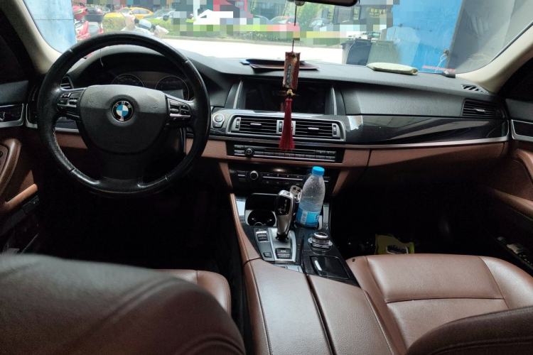 Used BMW 5 Series 2014 520Li Elegant Model Center Console