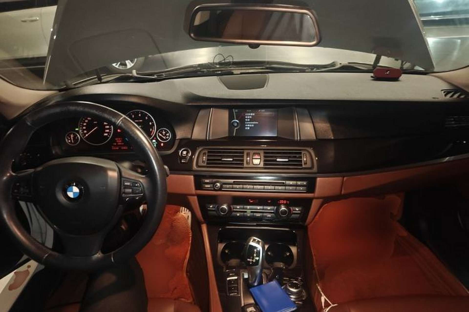 Used BMW 5 Series 2014 520i Touring Edition Center Console