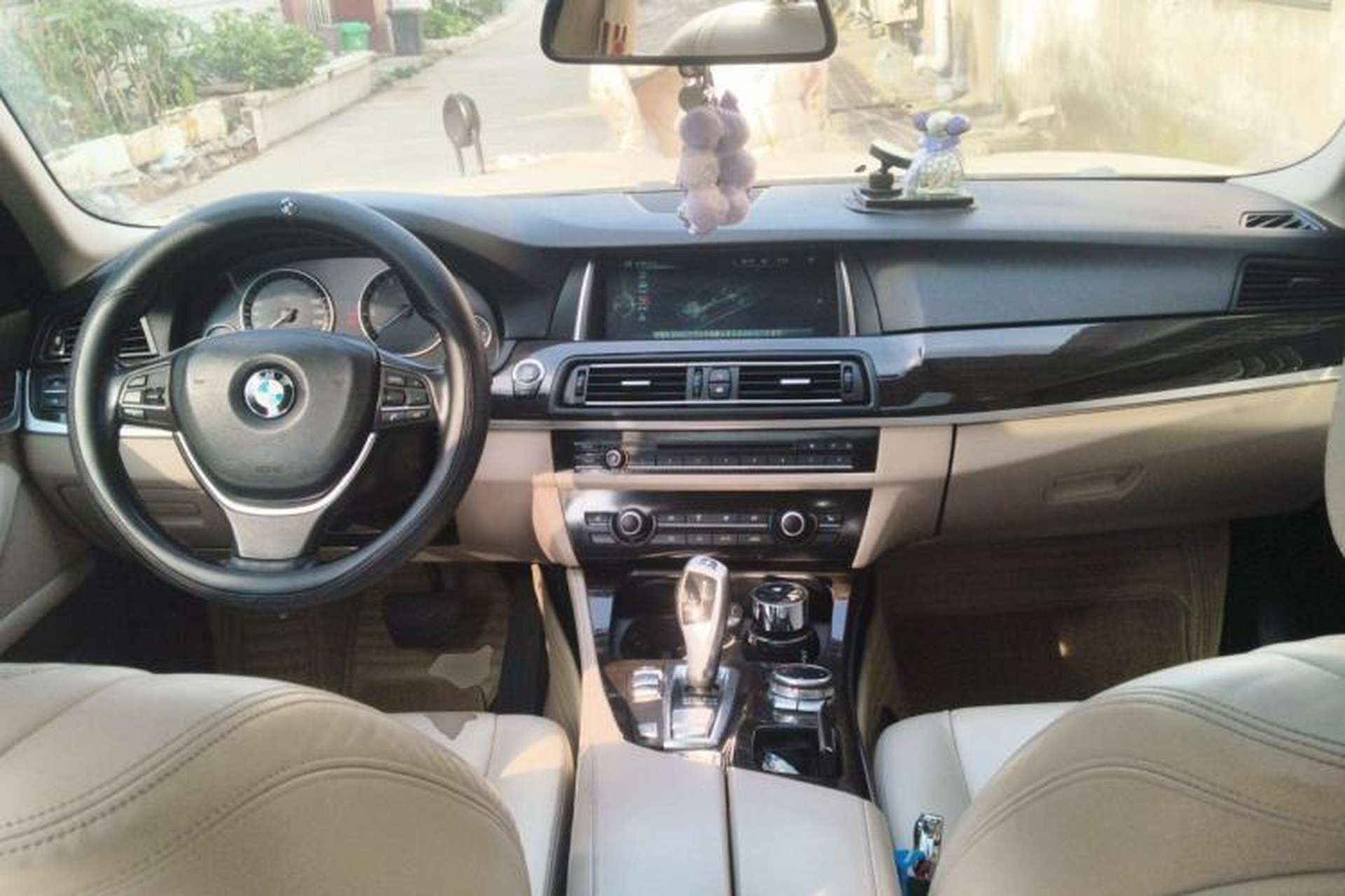 Used BMW 5 Series 2014 525Li Luxury Design Package Center Console