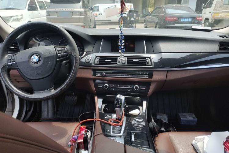 Used BMW 5 Series 2014 520Li Elegant Model Center Console