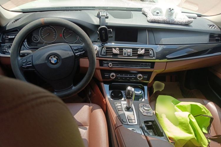 Used BMW 5 Series 2014 520i Elegant Edition Center Console