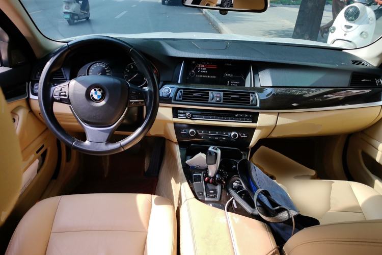 Used BMW 5 Series 2014 525Li Luxury Design Package Center Console
