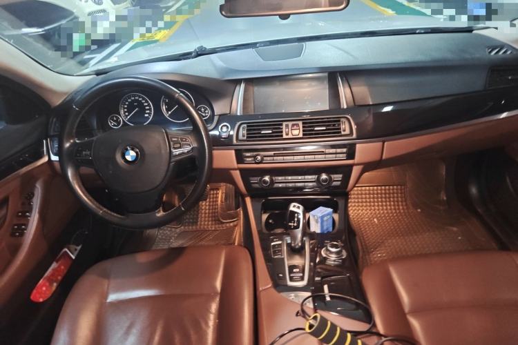 Used BMW 5 Series 2014 520Li Elegant Model Center Console