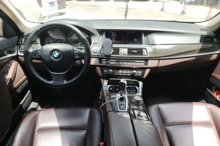 Used BMW 5 Series 2014 525Li Luxury Design Package Center Console