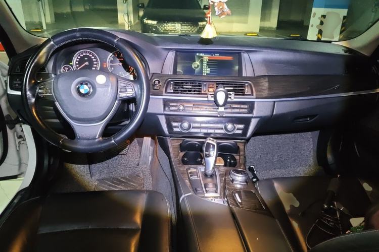 Used BMW 5 Series 2014 525Li Luxury Design Package Center Console