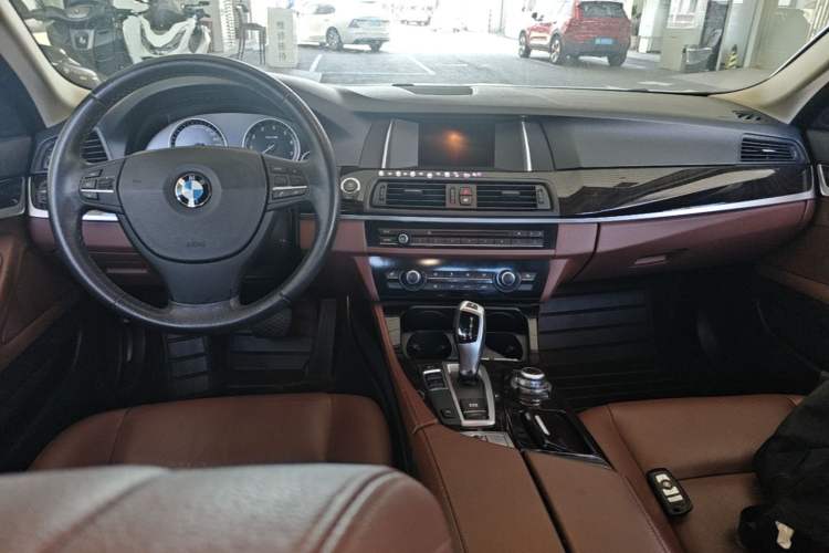 Used BMW 5 Series 2014 525Li Leading Model Center Console