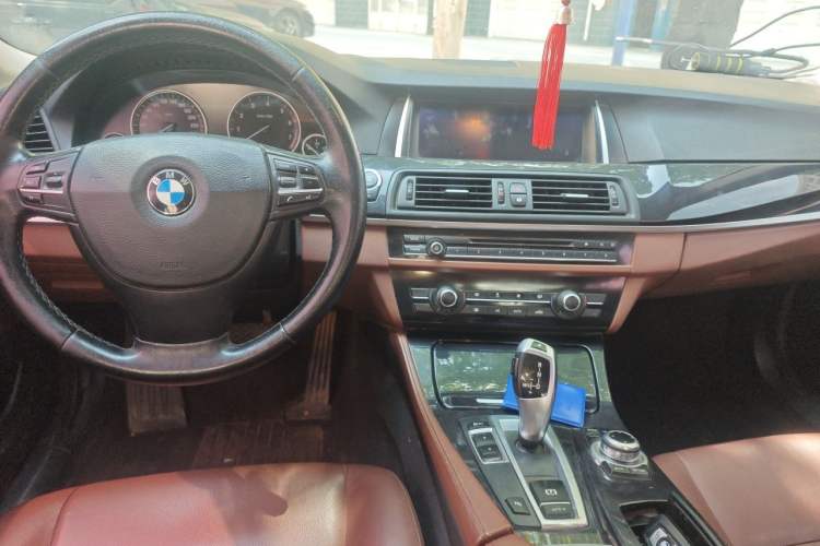 Used BMW 5 Series 2014 520Li Elegant Model Center Console