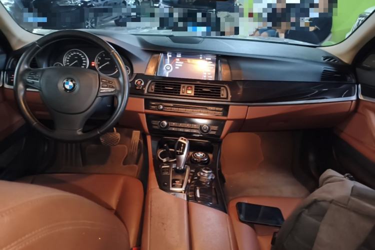 Used BMW 5 Series 2014 520i Elegant Edition Center Console