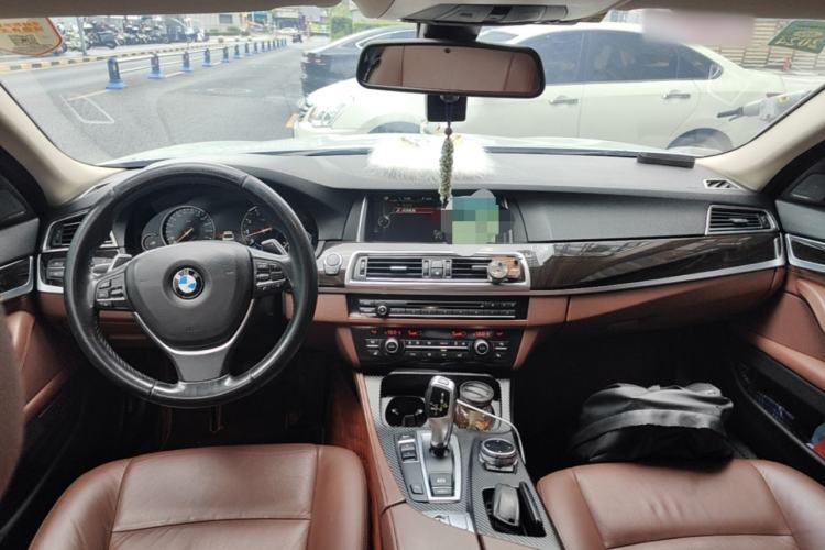 Used BMW 5 Series 2014 535Li Leading Model Center Console