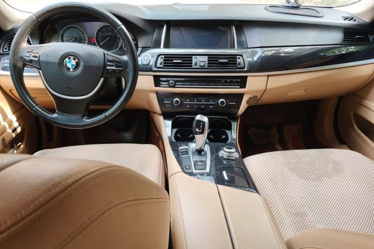 Used BMW 5 Series 2014 520Li Elegant Model Center Console