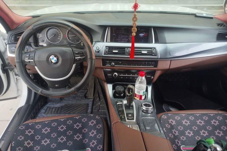 Used BMW 5 Series 2014 520Li Elegant Model Center Console
