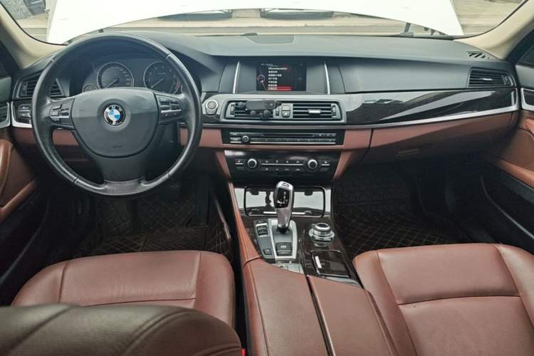Used BMW 5 Series 2014 525Li Leading Model Center Console