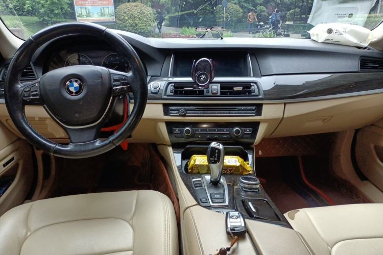 Used BMW 5 Series 2014 525Li Luxury Design Package Center Console