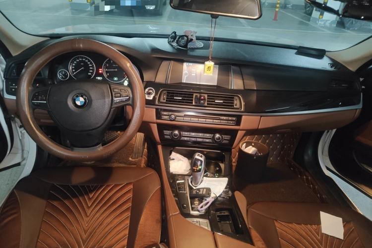 Used BMW 5 Series 2014 520Li Elegant Model Center Console