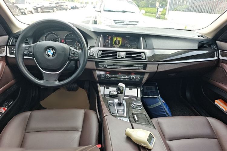 Used BMW 5 Series 2014 525Li Luxury Design Package Center Console