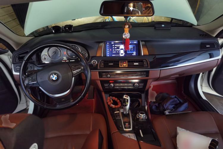 Used BMW 5 Series 2014 520Li Elegant Model Center Console