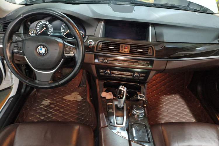 Used BMW 5 Series 2014 525Li Luxury Design Package Center Console