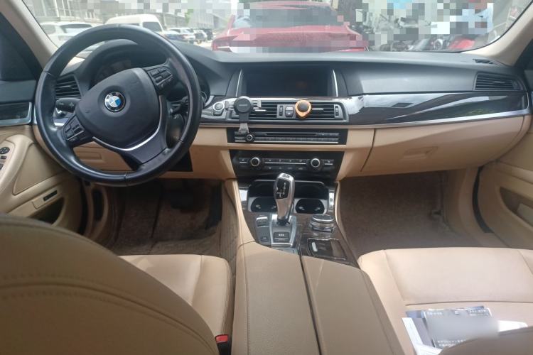 Used BMW 5 Series 2014 525Li Luxury Design Package Center Console