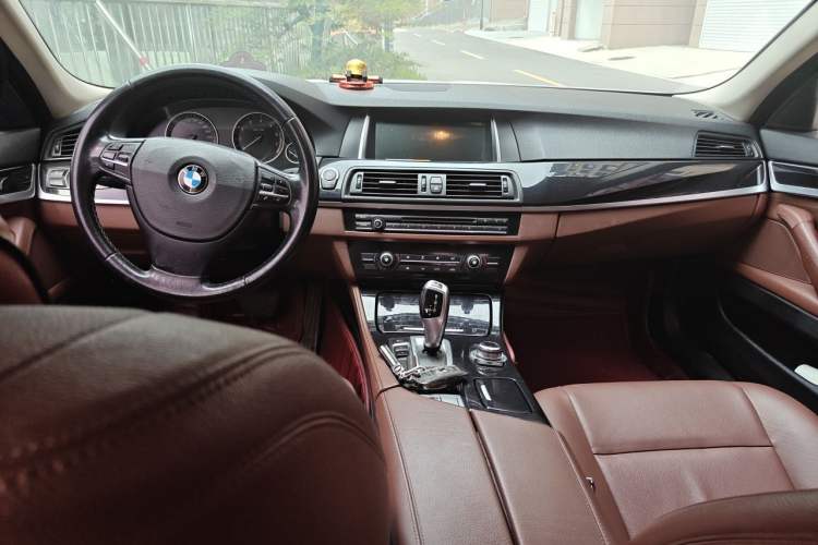 Used BMW 5 Series 2014 520Li Elegant Model Center Console
