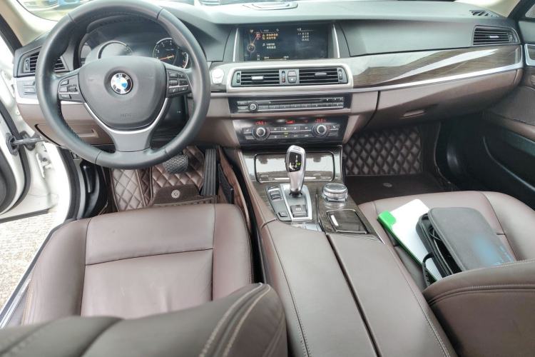 Used BMW 5 Series 2014 525Li Luxury Design Package Center Console
