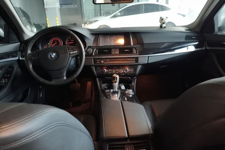 Used BMW 5 Series 2014 520Li Elegant Model Center Console