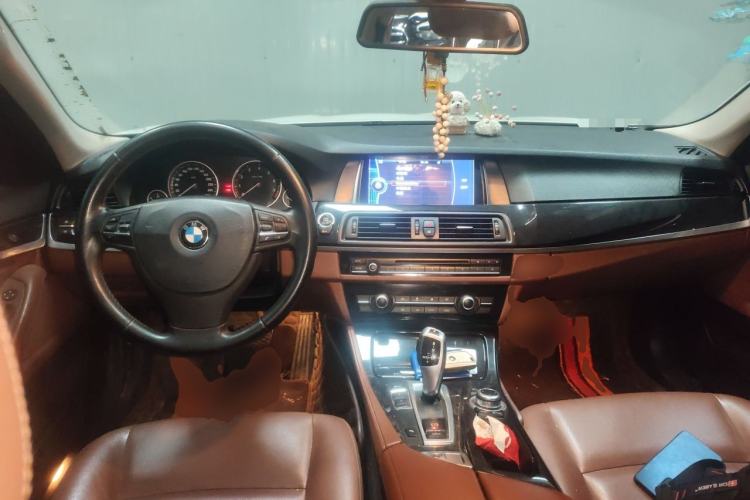 Used BMW 5 Series 2014 520i Elegant Edition Center Console