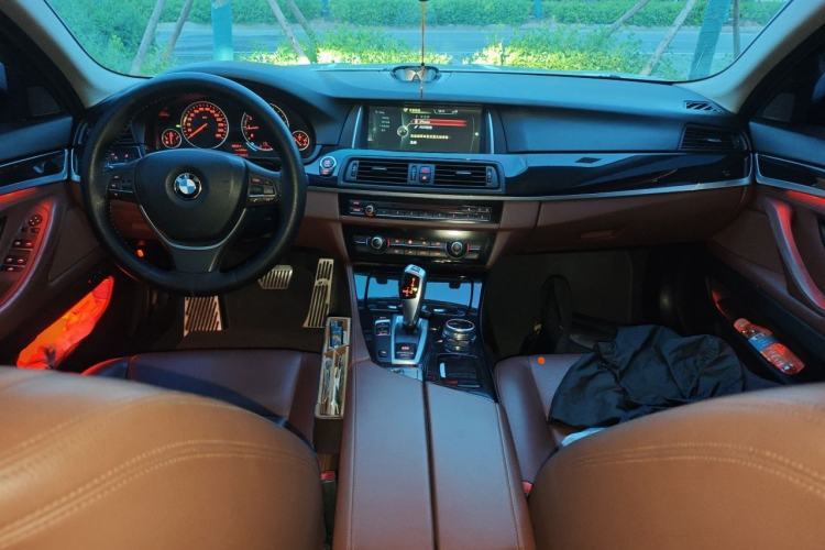 Used BMW 5 Series 2014 520Li Elegant Model Center Console