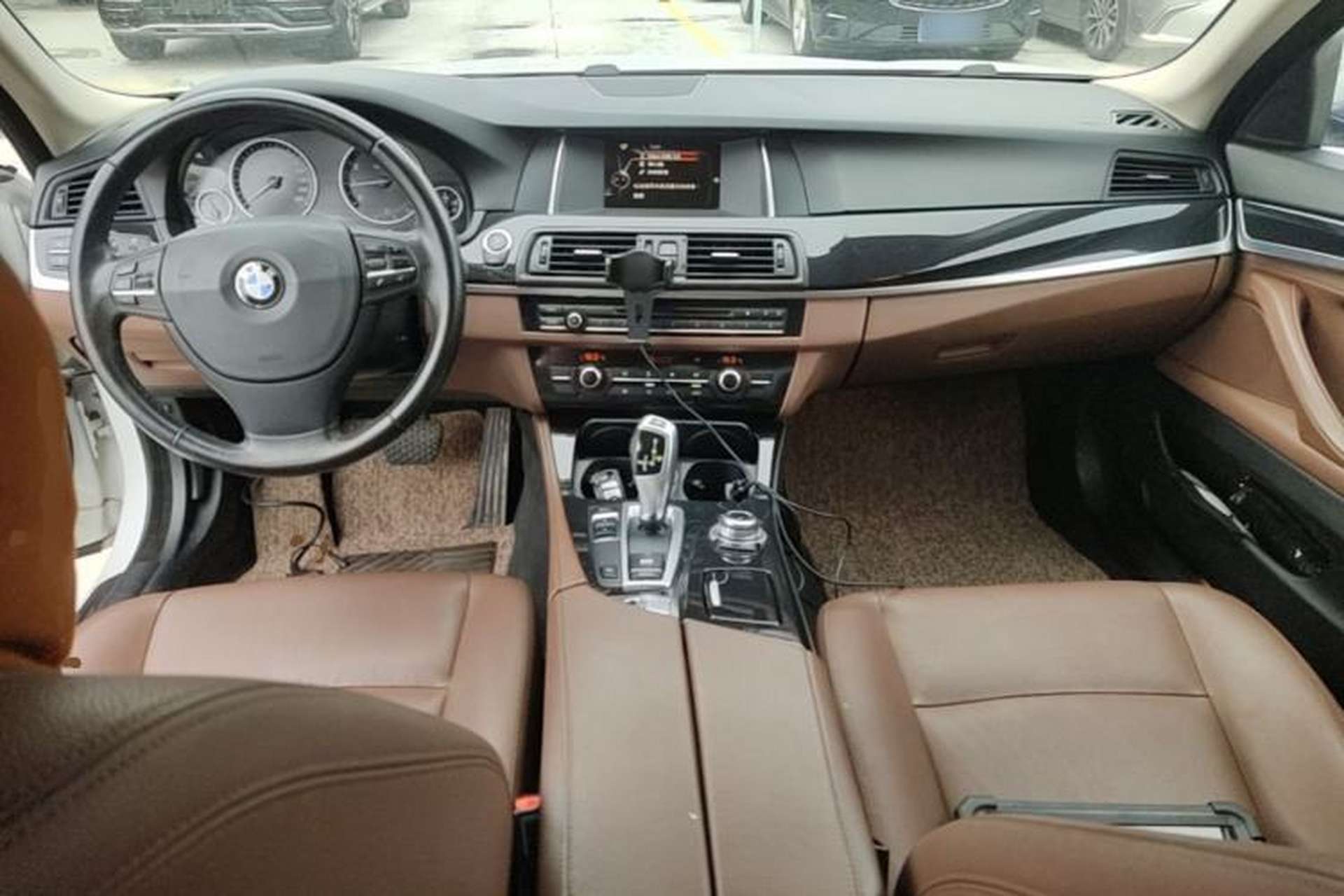 Used BMW 5 Series 2014 520Li Elegant Model Center Console