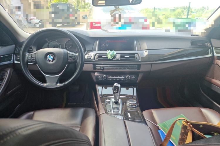 Used BMW 5 Series 2014 525Li Luxury Design Package Center Console