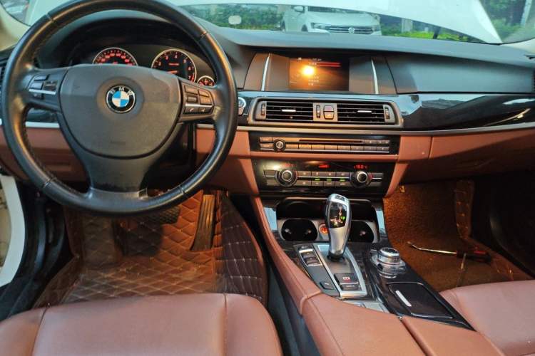 Used BMW 5 Series 2014 520Li Elegant Model Center Console