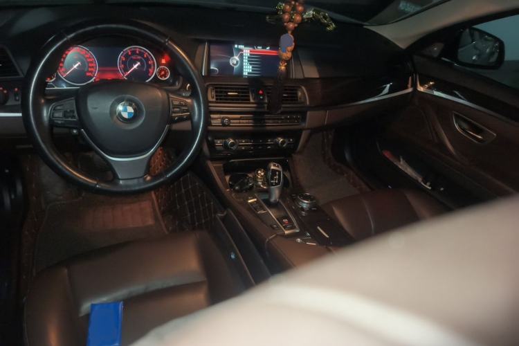 Used BMW 5 Series 2014 525Li Luxury Design Package Center Console