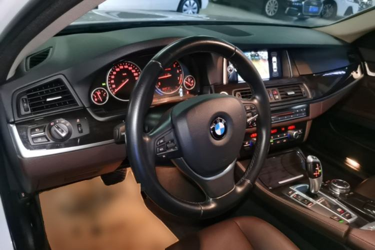 Used BMW 5 Series 2014 525Li Luxury Design Package Center Console