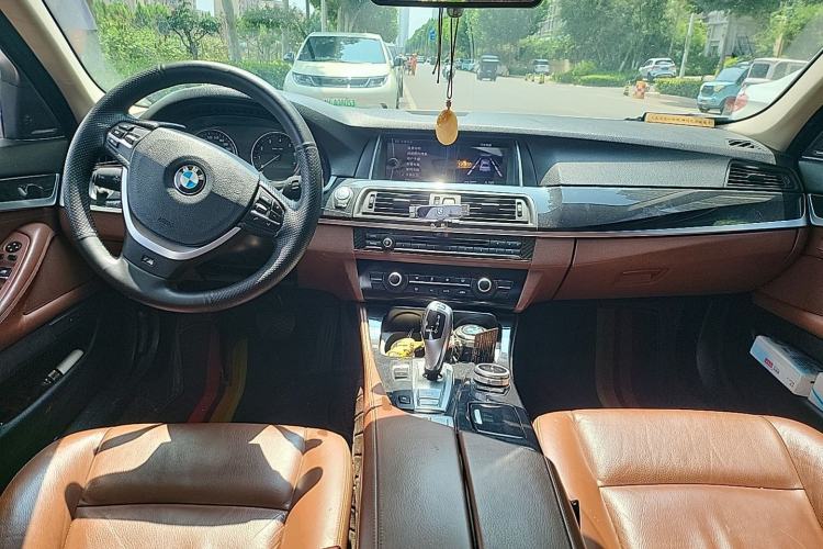 Used BMW 5 Series 2014 520Li Elegant Model Center Console
