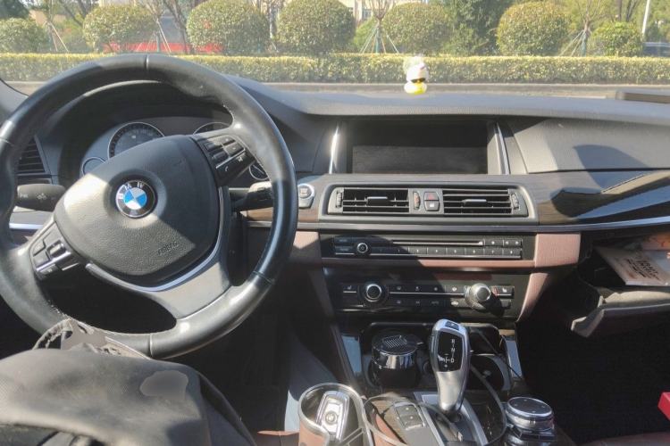 Used BMW 5 Series 2014 525Li Luxury Design Package Center Console