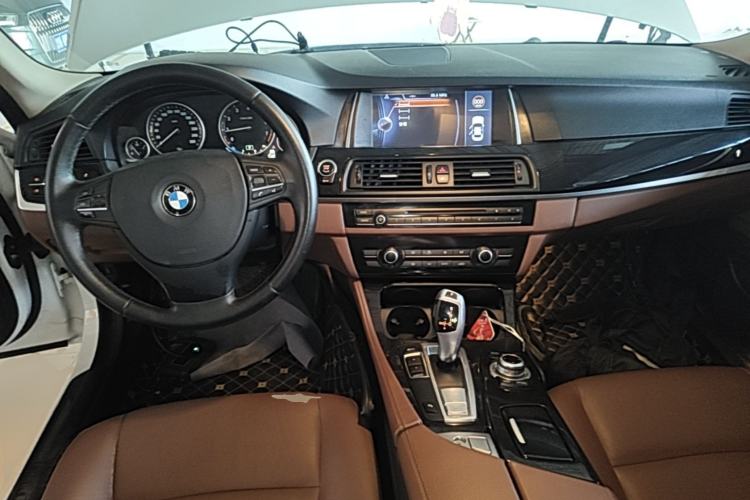 Used BMW 5 Series 2014 520Li Elegant Model Center Console