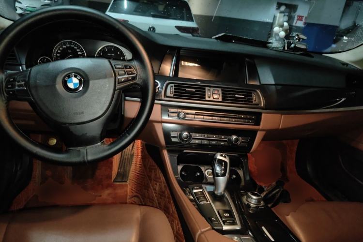 Used BMW 5 Series 2014 520Li Elegant Model Center Console
