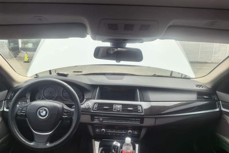Used BMW 5 Series 2014 525Li Luxury Design Package Center Console
