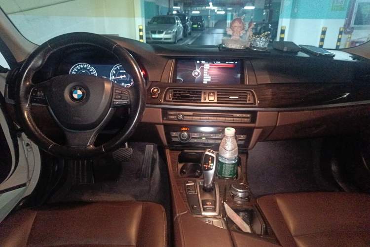 Used BMW 5 Series 2014 525Li Luxury Design Package Center Console