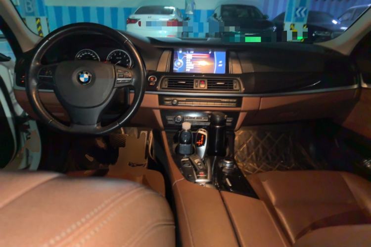 Used BMW 5 Series 2014 520Li Elegant Model Center Console