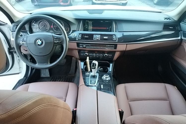 Used BMW 5 Series 2014 520Li Elegant Model Center Console