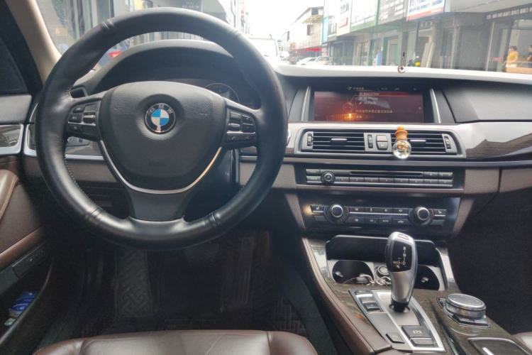 Used BMW 5 Series 2014 525Li Luxury Design Package Center Console