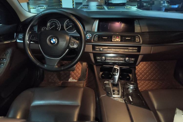 Used BMW 5 Series 2014 525Li Luxury Design Package Center Console