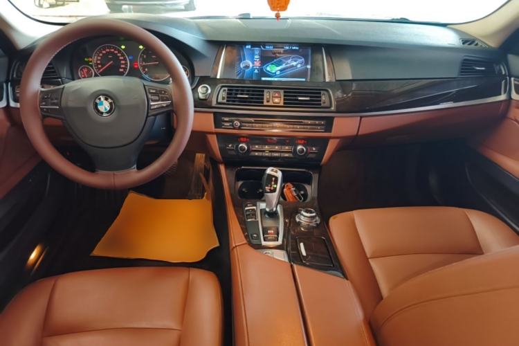 Used BMW 5 Series 2014 525Li Leading Model Center Console