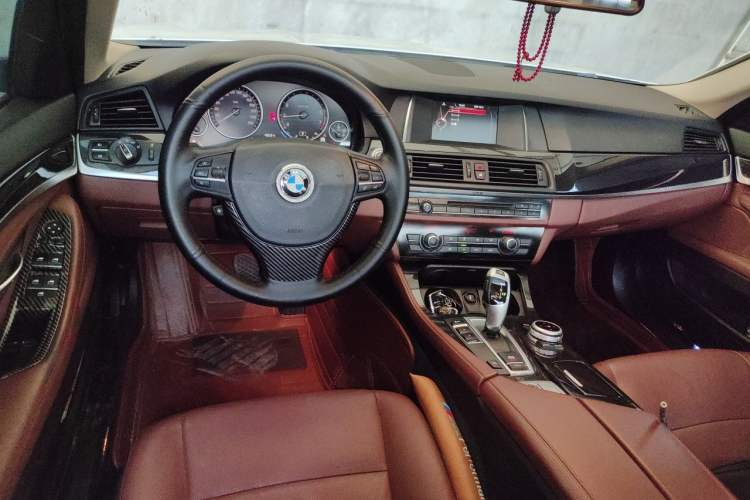 Used BMW 5 Series 2014 520Li Elegant Model Center Console