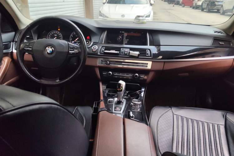 Used BMW 5 Series 2014 520Li Elegant Model Center Console
