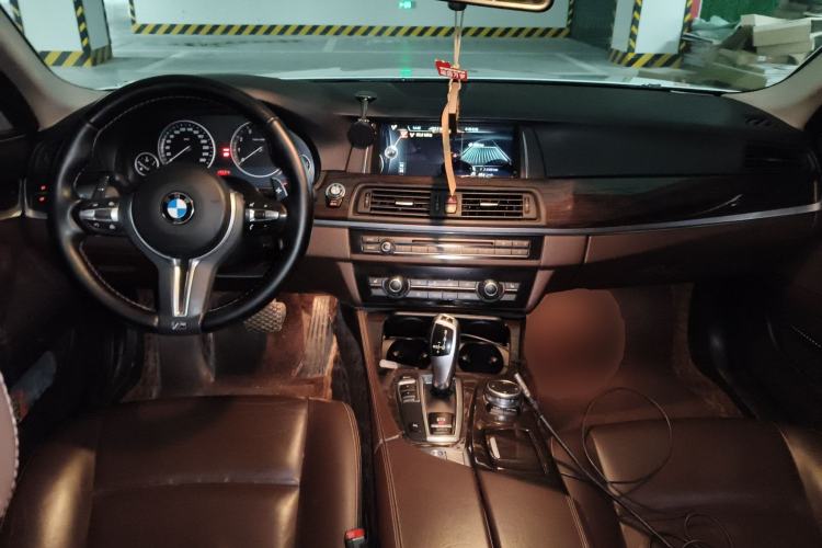 Used BMW 5 Series 2014 525Li Luxury Design Package Center Console