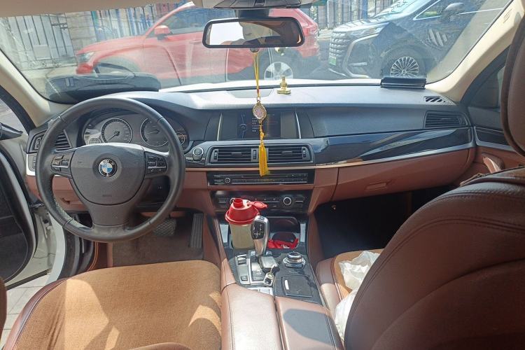 Used BMW 5 Series 2014 520i Elegant Edition Center Console