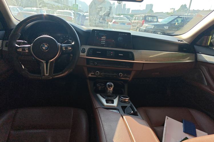 Used BMW 5 Series 2014 520i Touring Edition Center Console