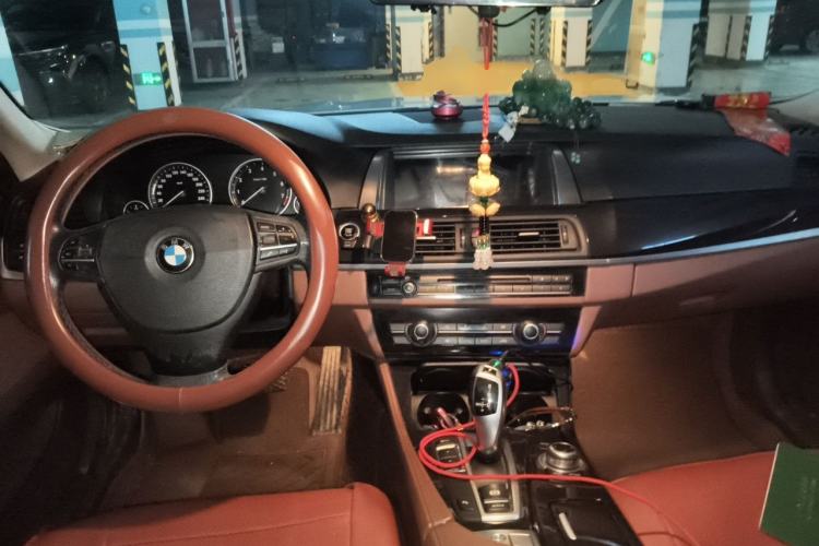 Used BMW 5 Series 2014 520Li Elegant Model Center Console