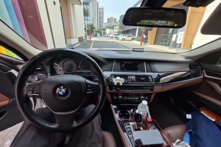 Used BMW 5 Series 2014 520i Touring Edition Center Console